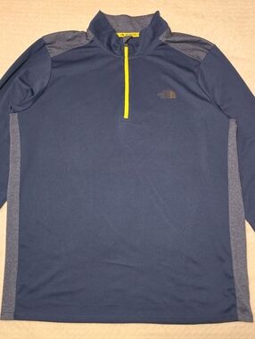 The North Face Men's Large Blue 1/4 Zip Long Sleeve Performance Pullover